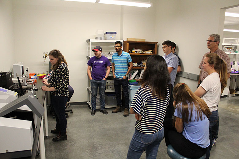 Abigail Kreznor (left) and the other workshop participants learn about water contact angle